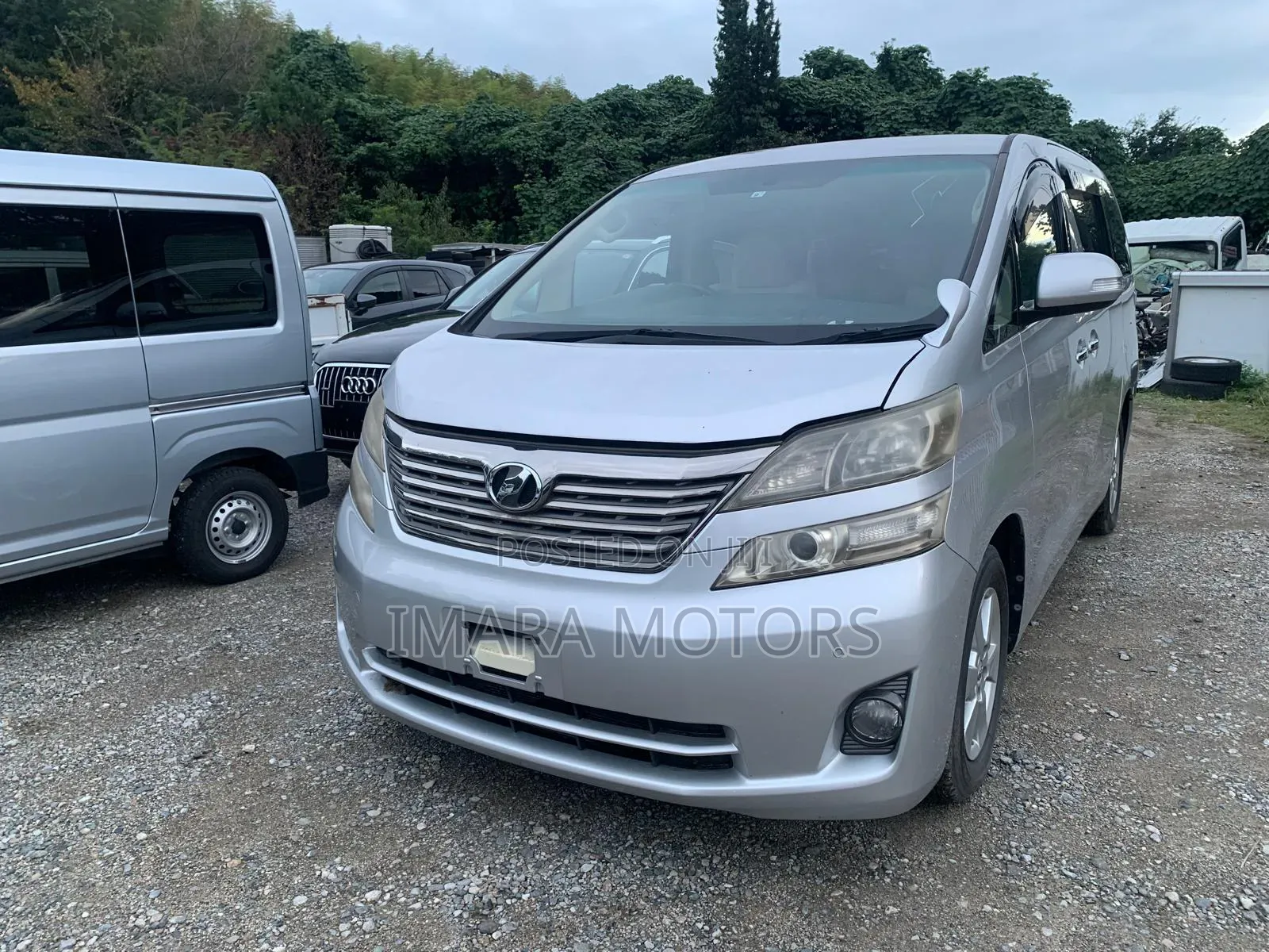 Toyota Vellfire 2010 Silver