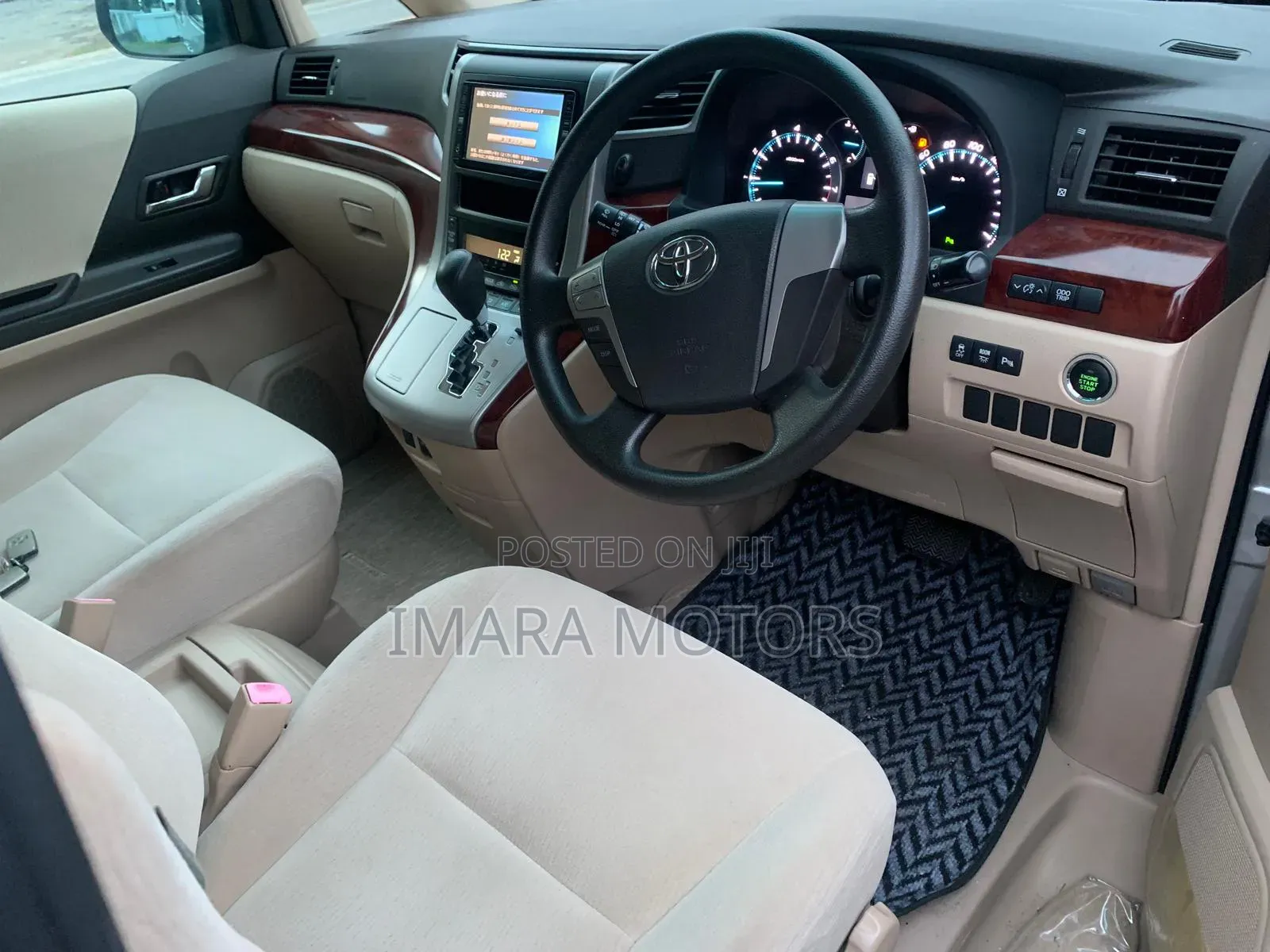 Toyota Vellfire 2010 Silver