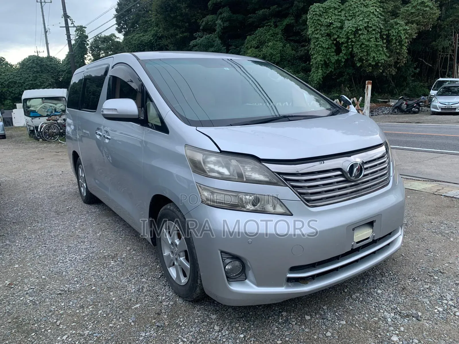 Toyota Vellfire 2010 Silver