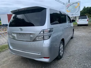 Toyota Vellfire 2010 Silver