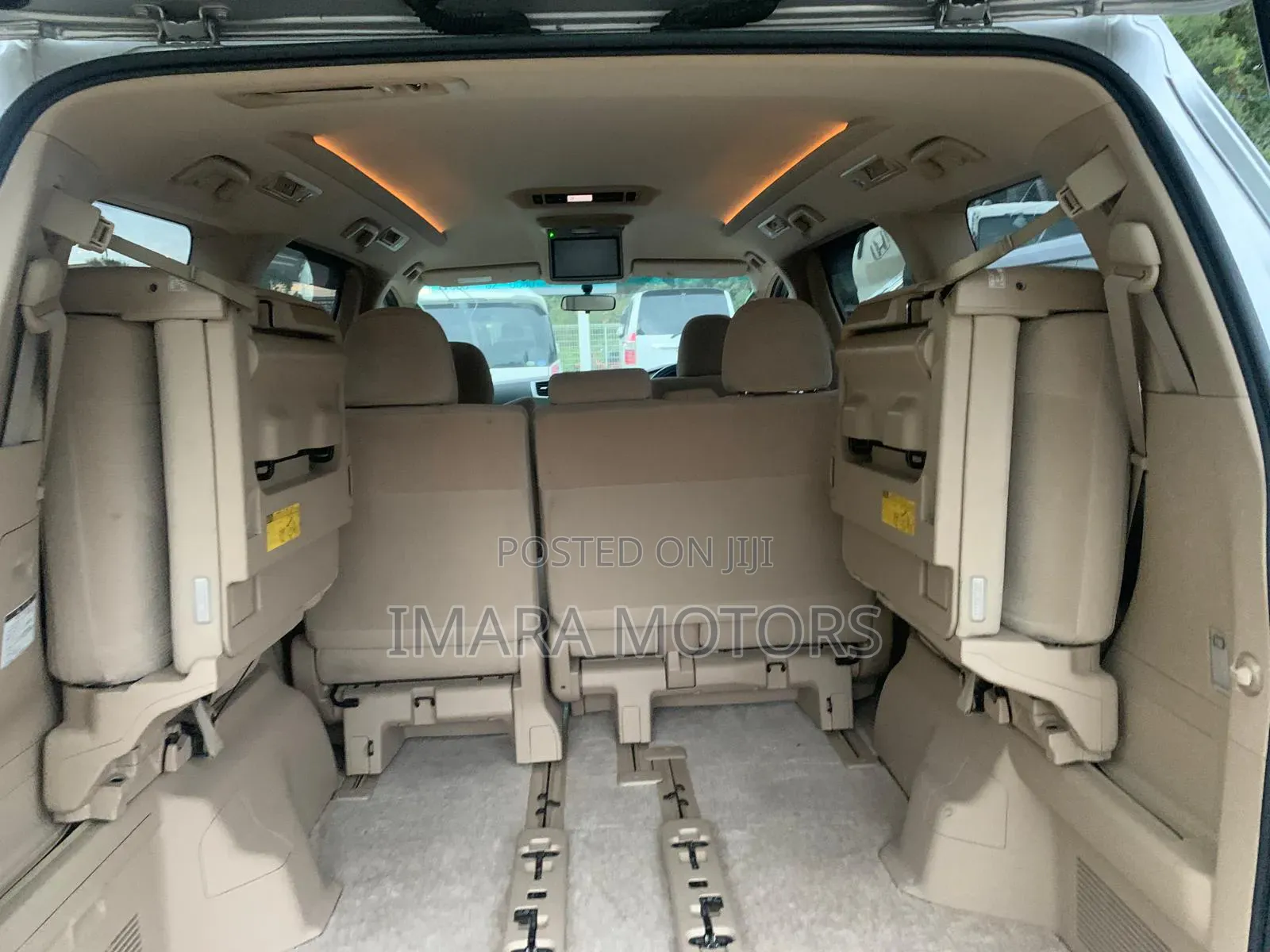 Toyota Vellfire 2010 Silver