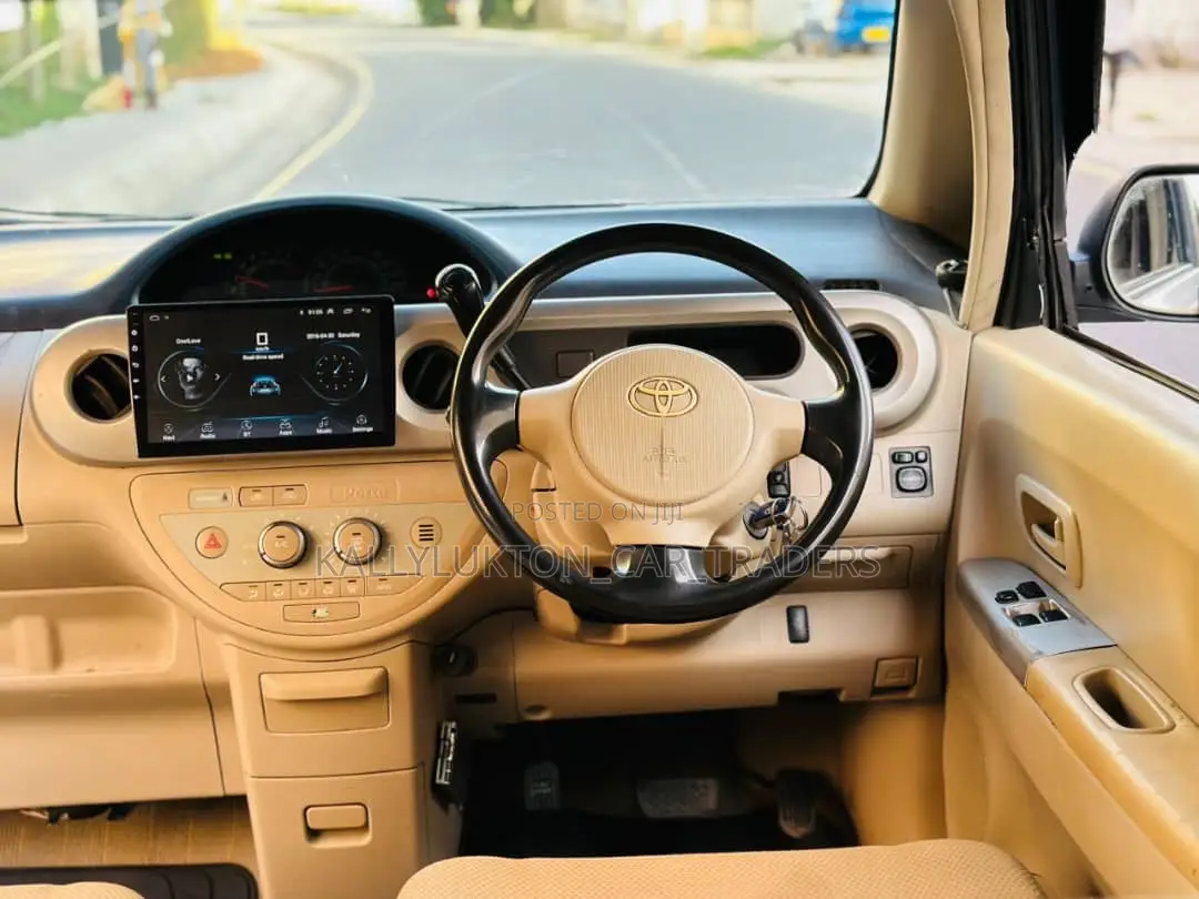 Toyota Porte 2005 Silver