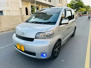Toyota Porte 2005 Silver