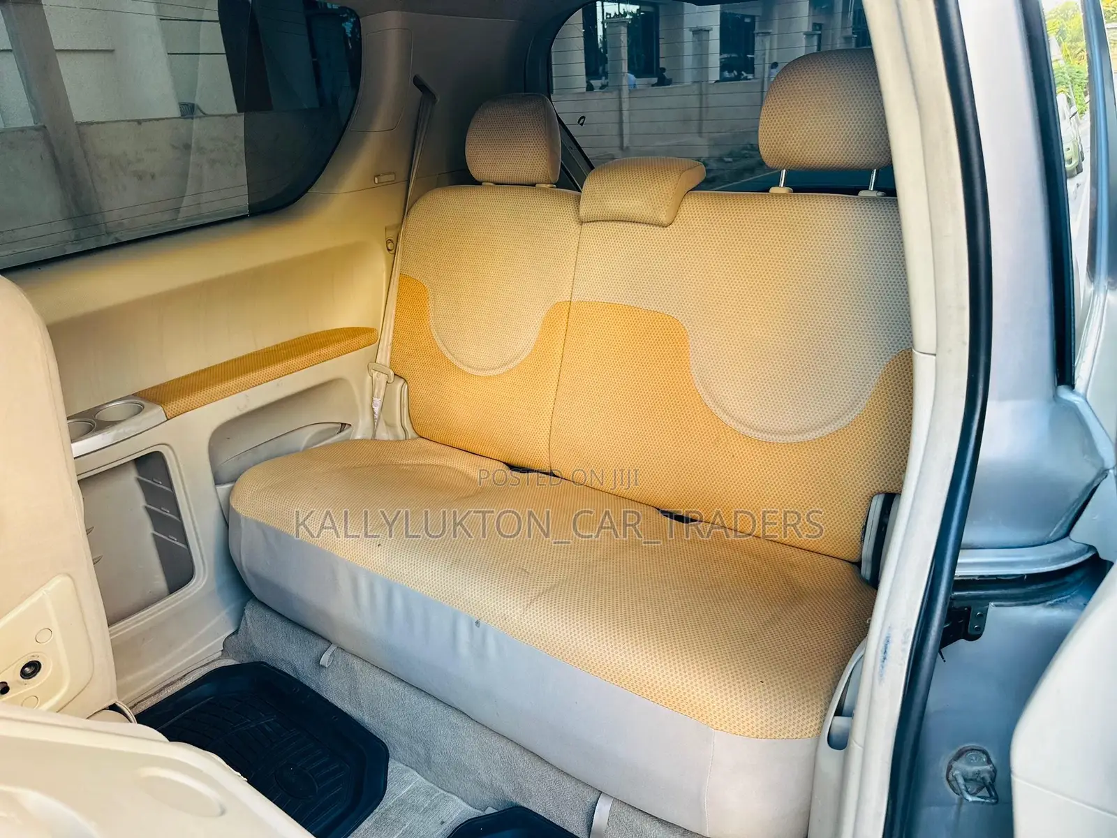 Toyota Porte 2005 Silver