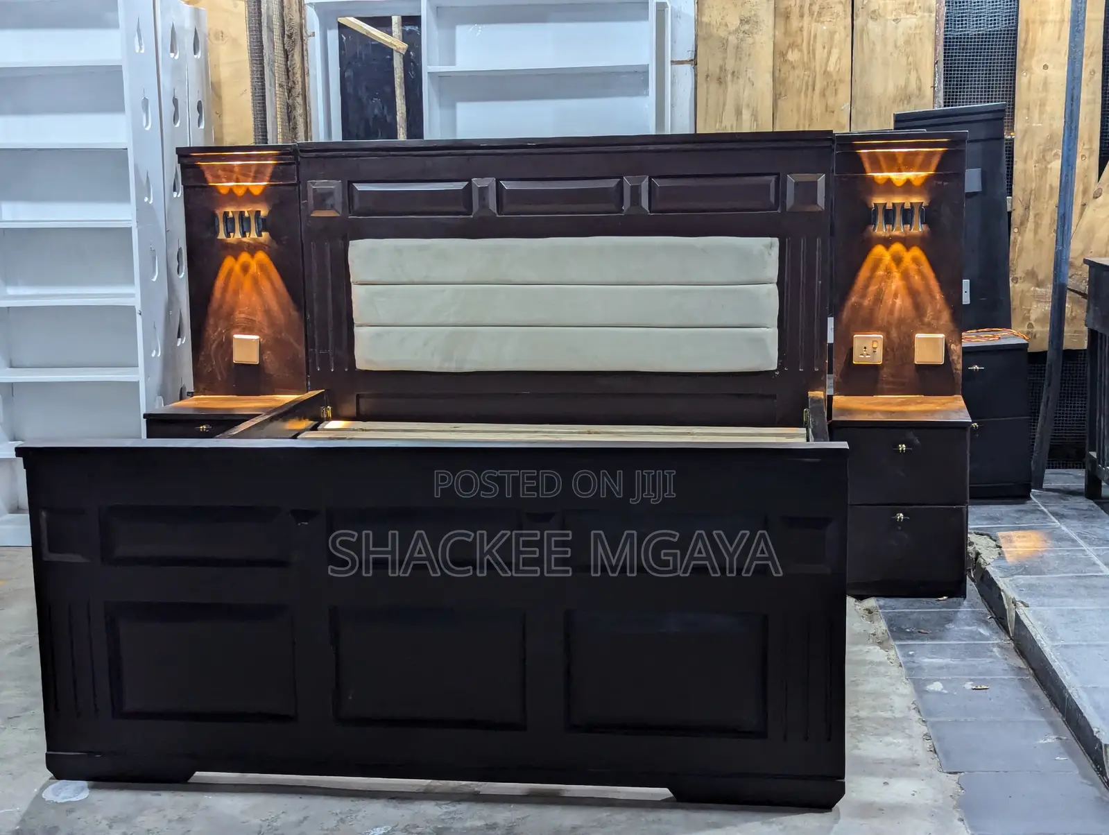 Kitanda 5/6 With Bed Side