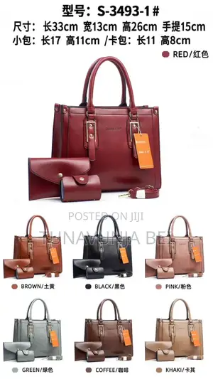 Queen Shoulder Bag