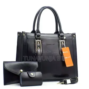 Queen Shoulder Bag