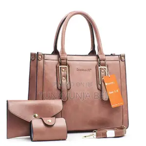 Queen Shoulder Bag