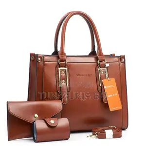 Queen Shoulder Bag