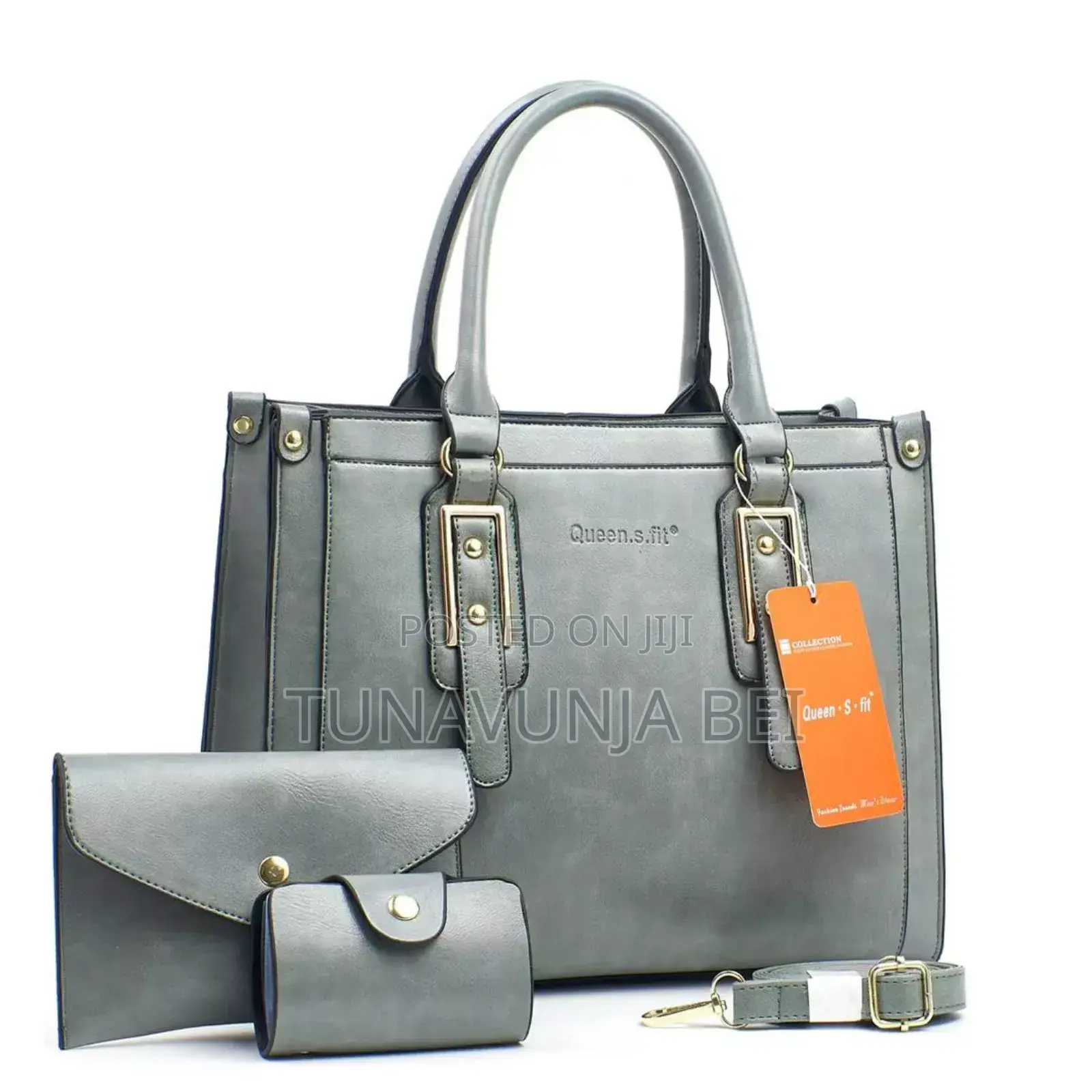Queen Shoulder Bag