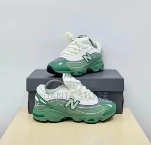 New Balance Sneaker