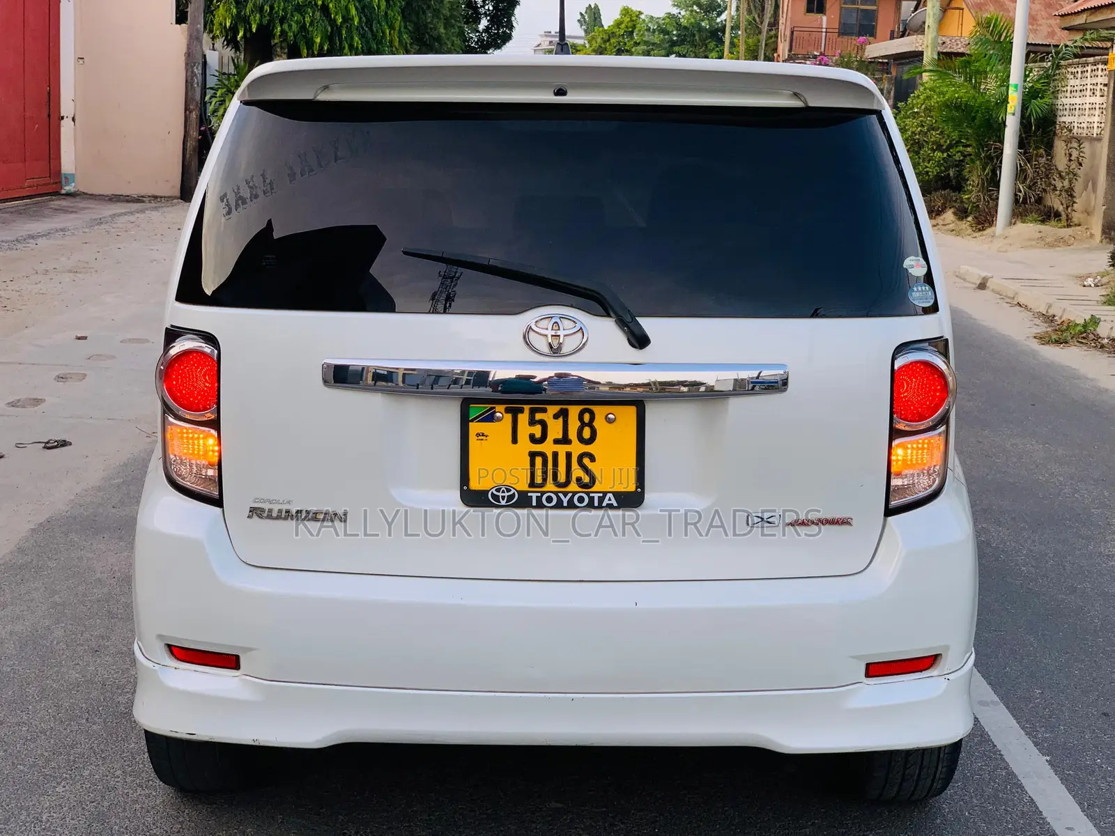Toyota Corolla Rumion 2010 White