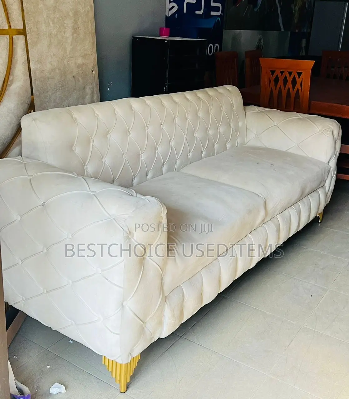 Sofa Set Zote 2:1:1. Zimetumikaa Kidogoo Mnoo