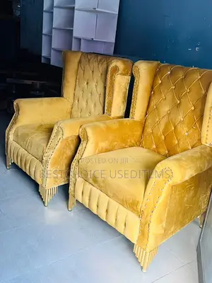 Sofa Set Zote 2:1:1. Zimetumikaa Kidogoo Mnoo