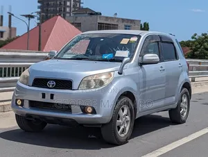 Toyota Rush 2010 Silver