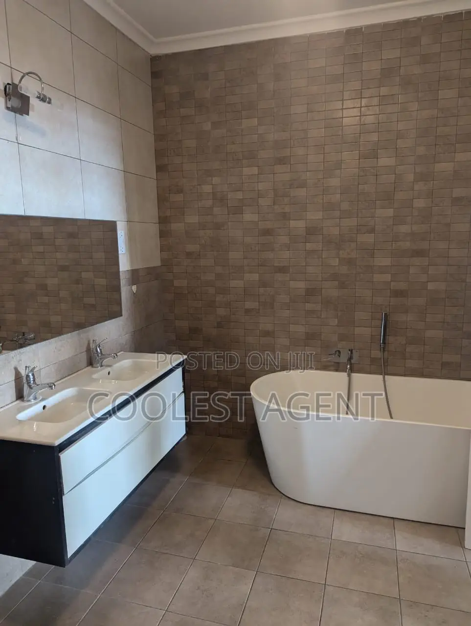 4bdrm Villa in Coolest Estate, Kinondoni for rent
