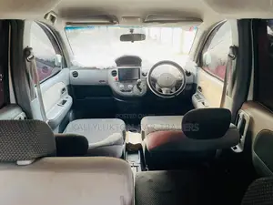 Toyota Sienta 2004 Silver