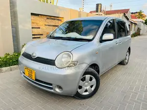 Toyota Sienta 2004 Silver