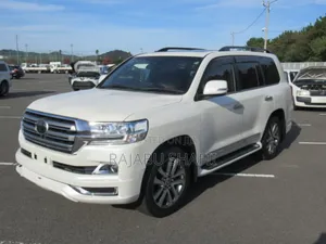 Toyota Land Cruiser 4.6 V8 ZX 2019 White