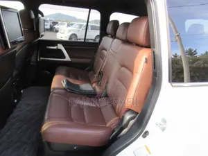 Toyota Land Cruiser 4.6 V8 ZX 2019 White