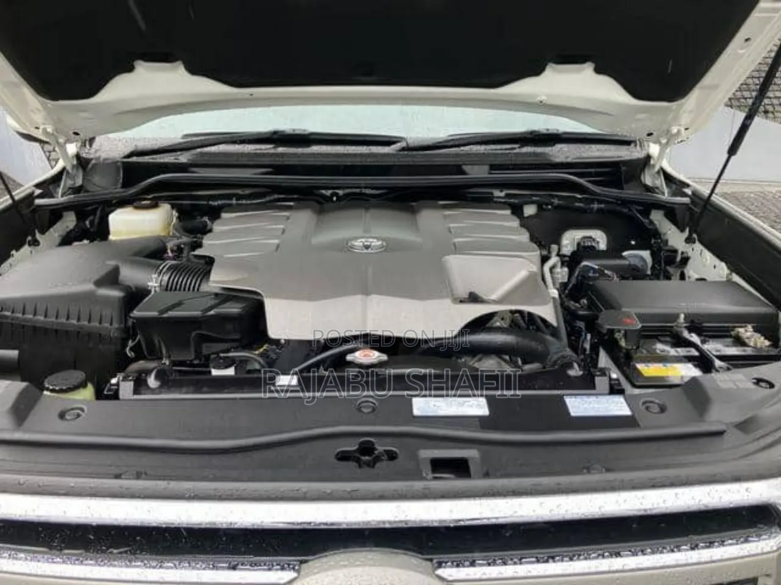 Toyota Land Cruiser 4.6 V8 ZX 2019 White