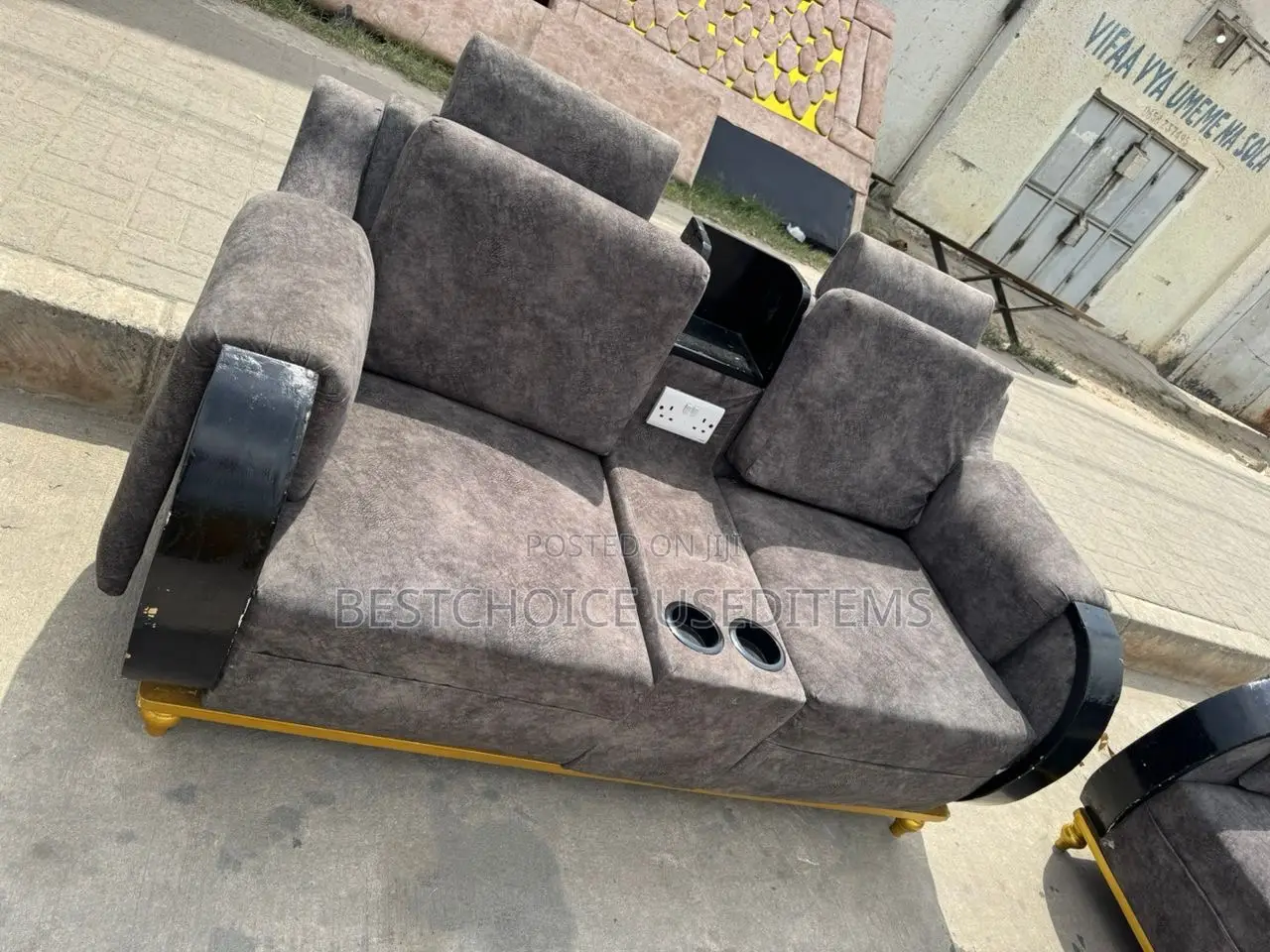 Sofa Set Zote Used as Clean Bado Mpyaa Mnoo