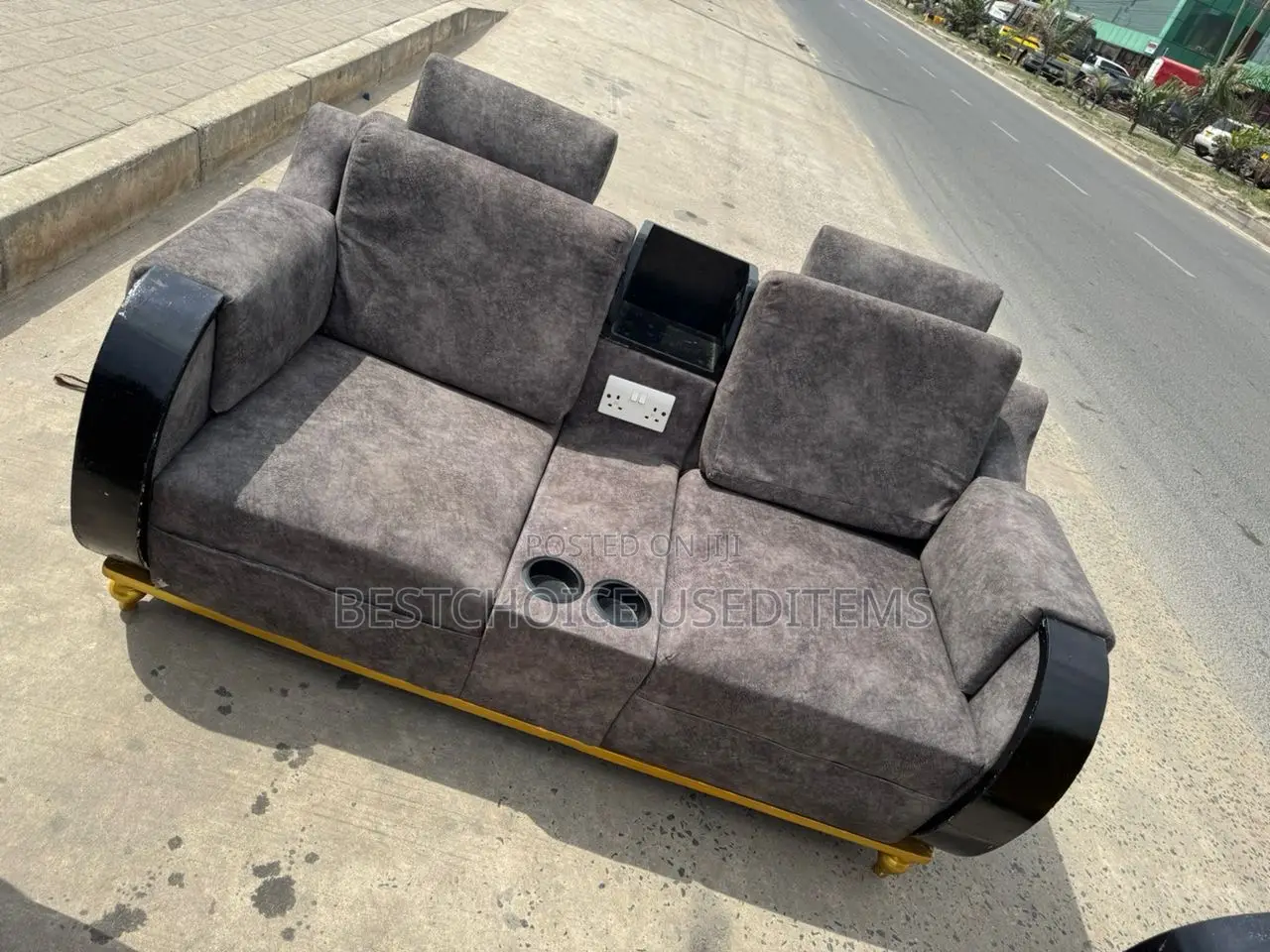 Sofa Set Zote Used as Clean Bado Mpyaa Mnoo
