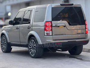 Land Rover Discovery 2014 Gold