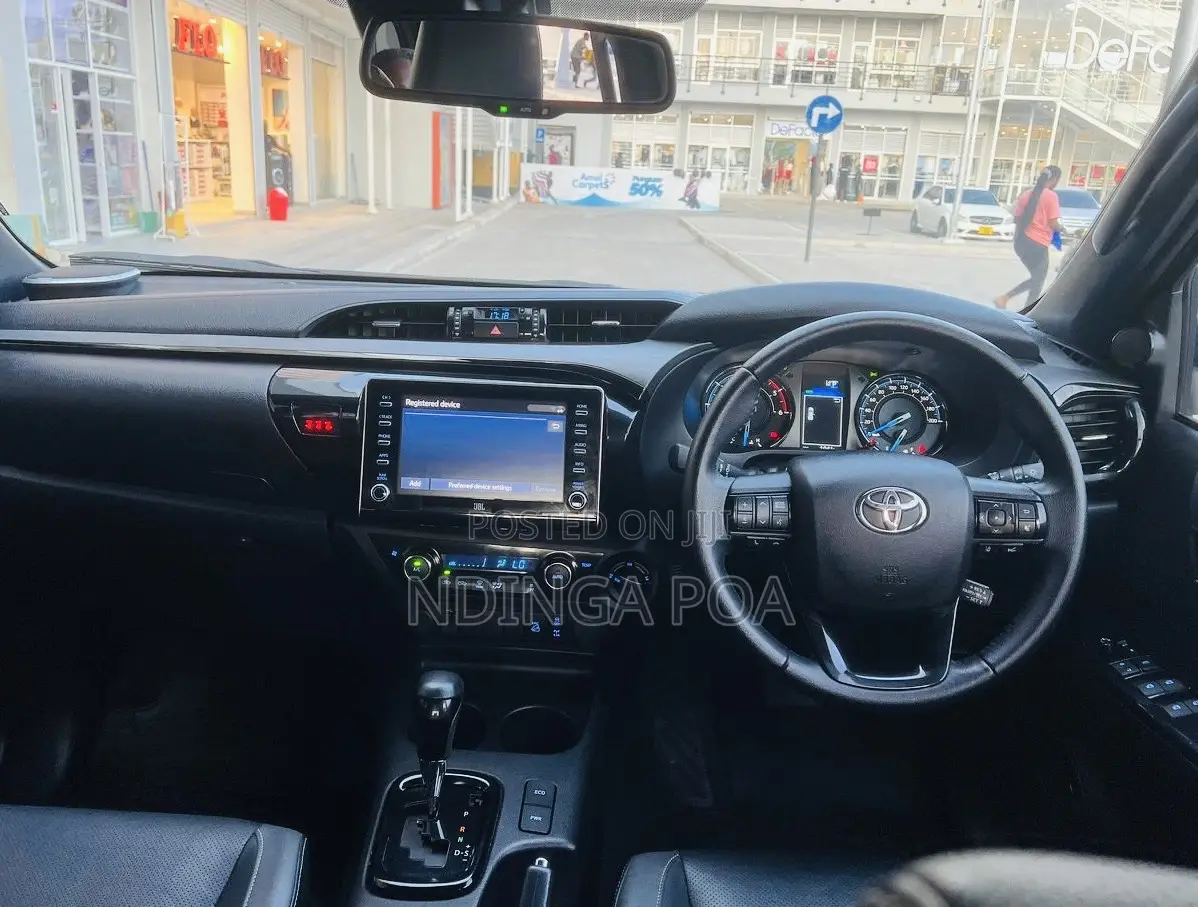 Toyota Hilux 2023 Gray
