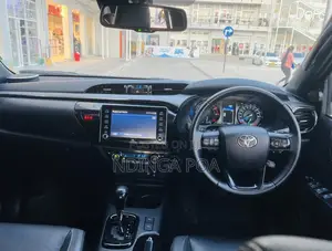 Toyota Hilux 2023 Gray