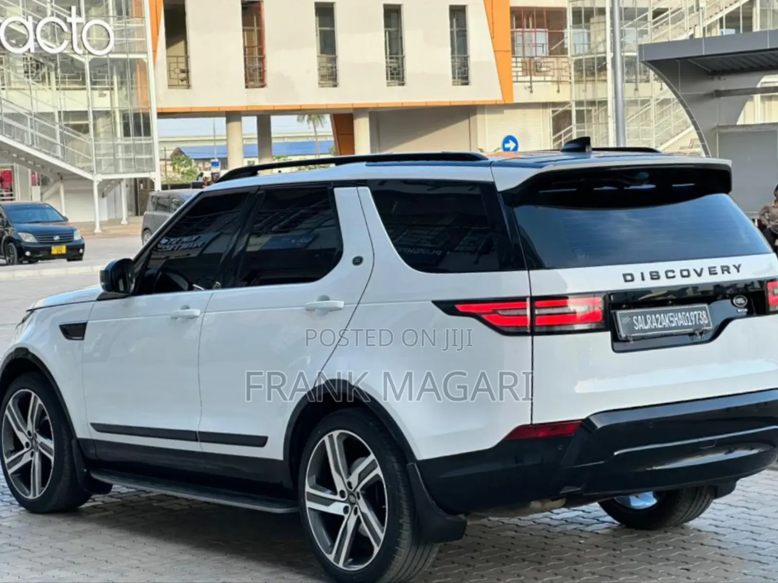 Land Rover Discovery 2018 White