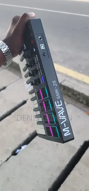 Studio Keyboard Mid