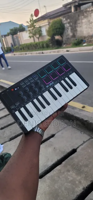 Studio Keyboard Mid