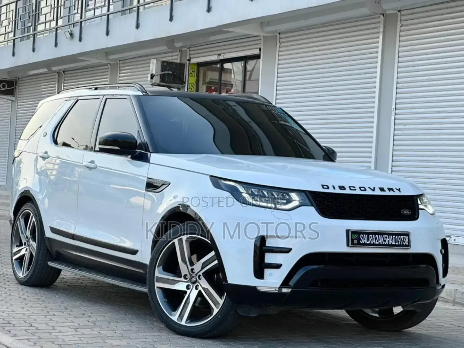 Land Rover Discovery 2018 White