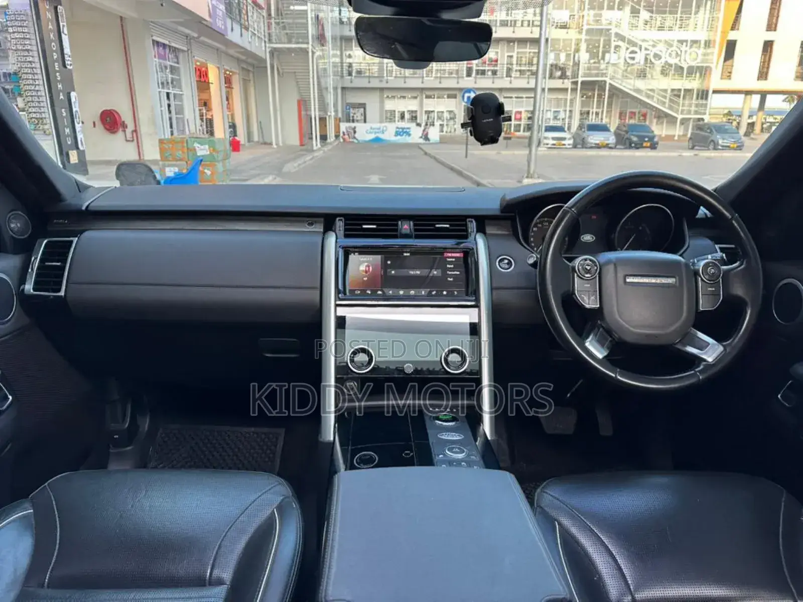 Land Rover Discovery 2018 White