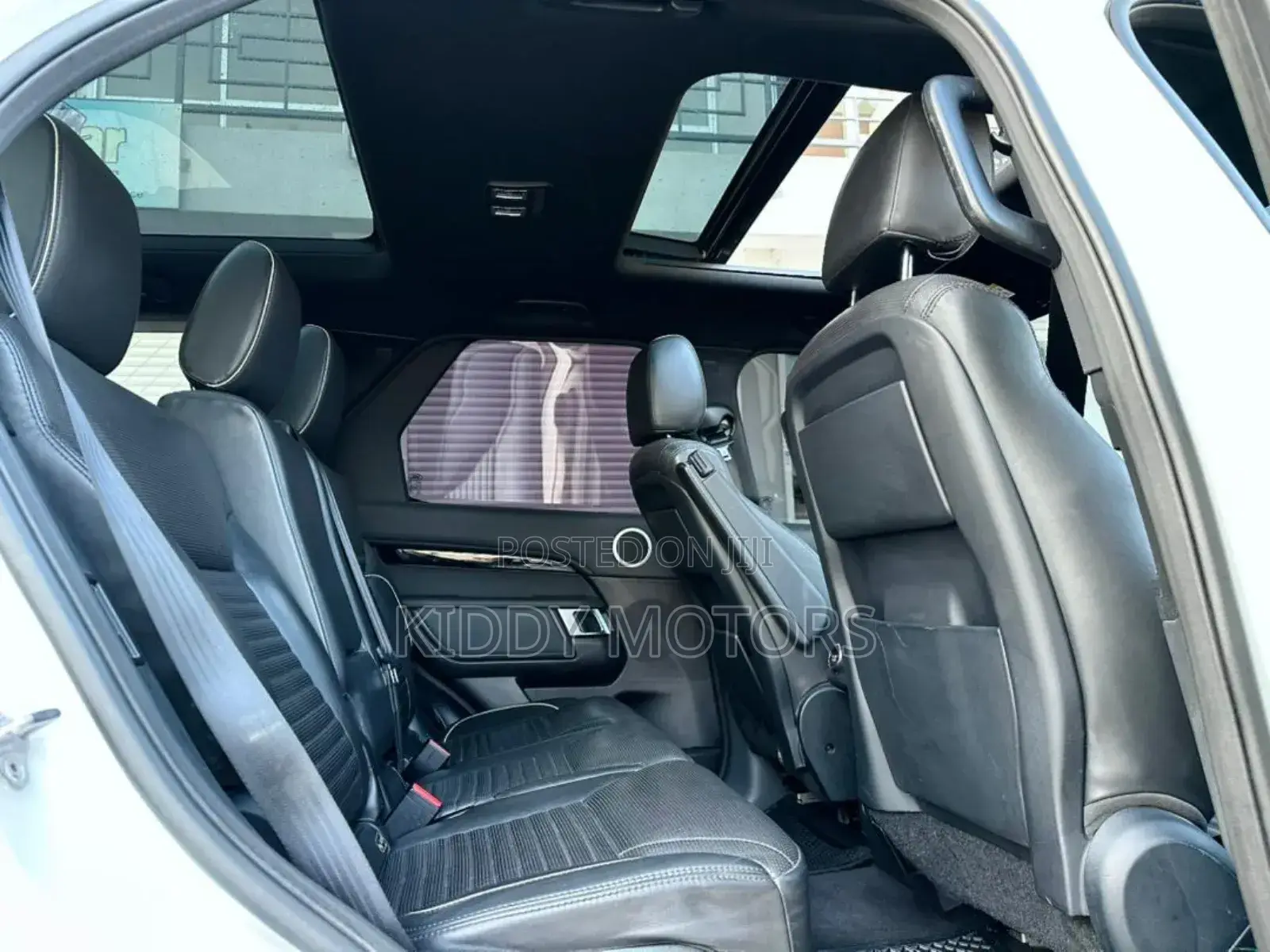 Land Rover Discovery 2018 White
