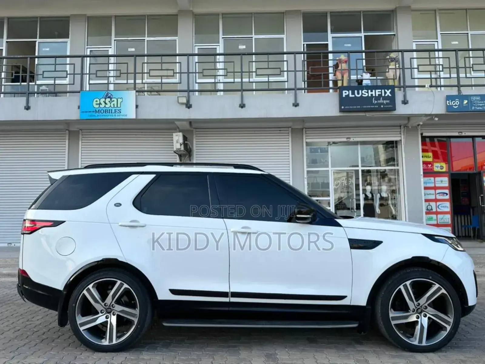 Land Rover Discovery 2018 White