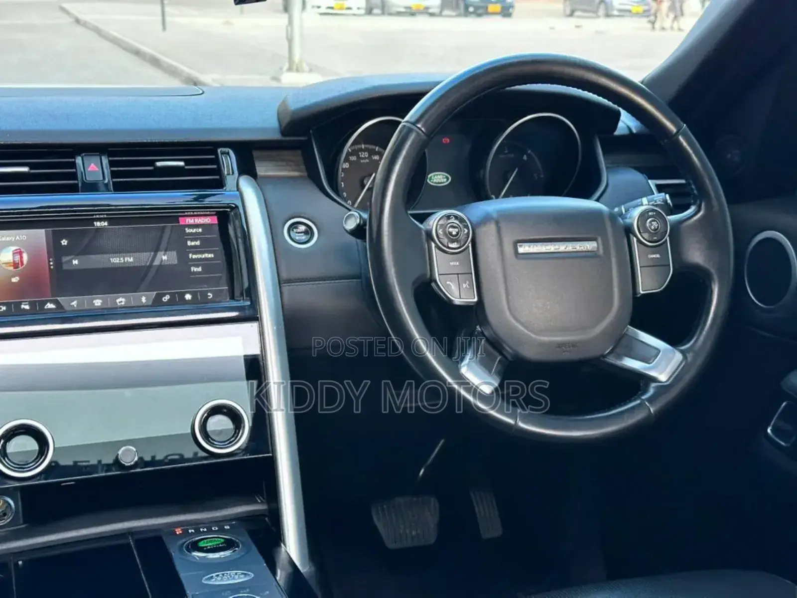 Land Rover Discovery 2018 White