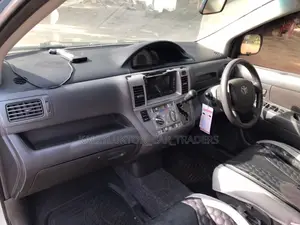 Toyota Raum 2008 Green