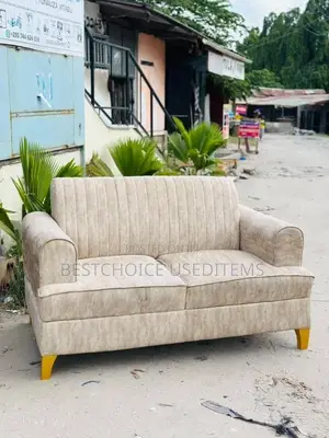 Sofa Used Kidogo La Rangi Inzurii Mno Ujanja Kuwahi