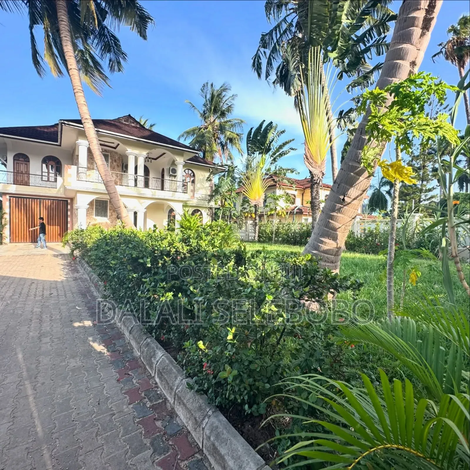 4bdrm Duplex in Mbez Beach for rent