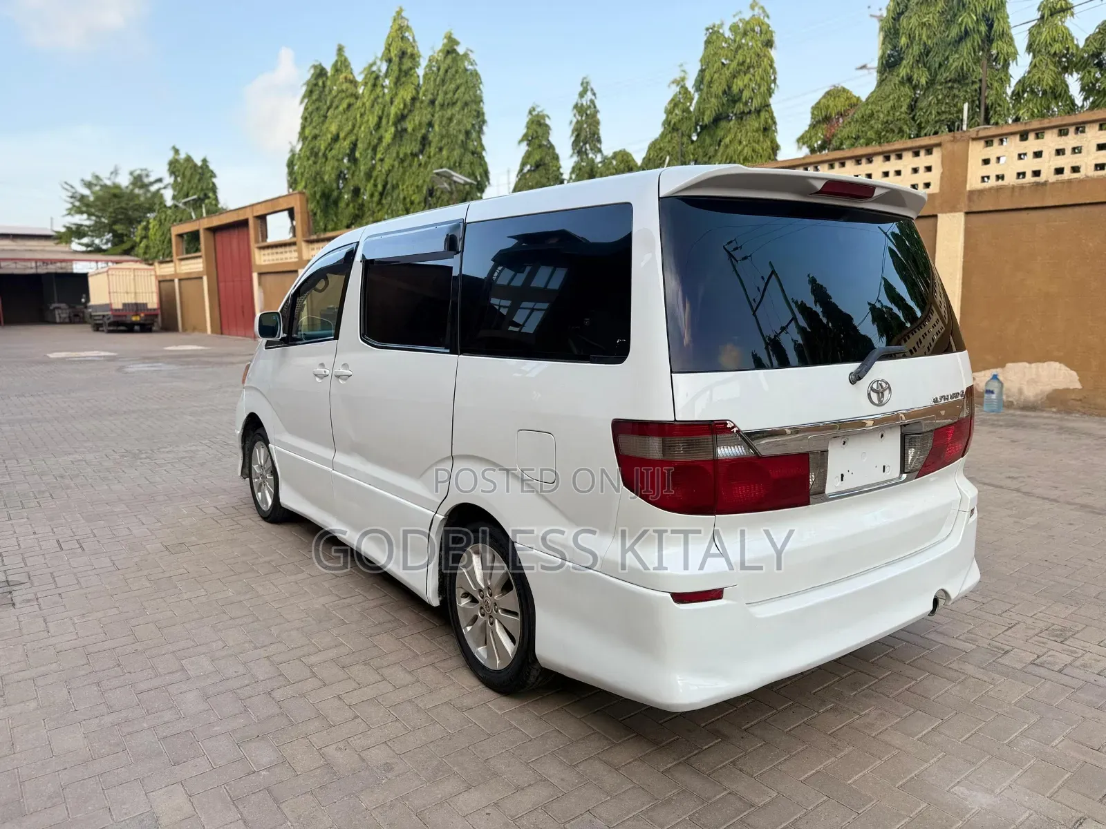 Toyota Alphard 2.4 Petrol AWD 2005 White