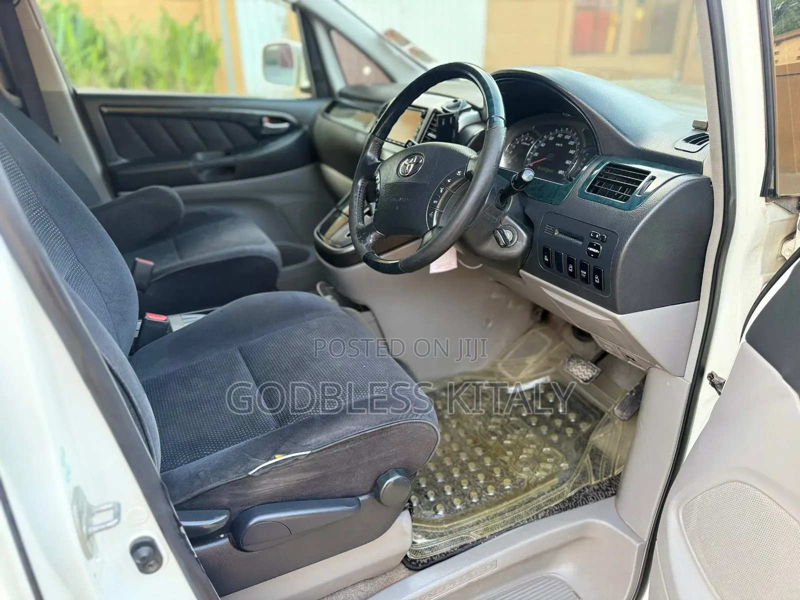 Toyota Alphard 2.4 Petrol AWD 2005 White