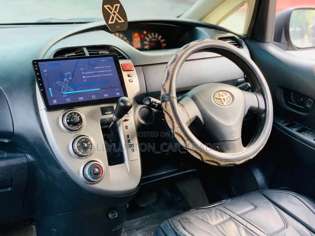 Toyota Ractis 2008 Silver