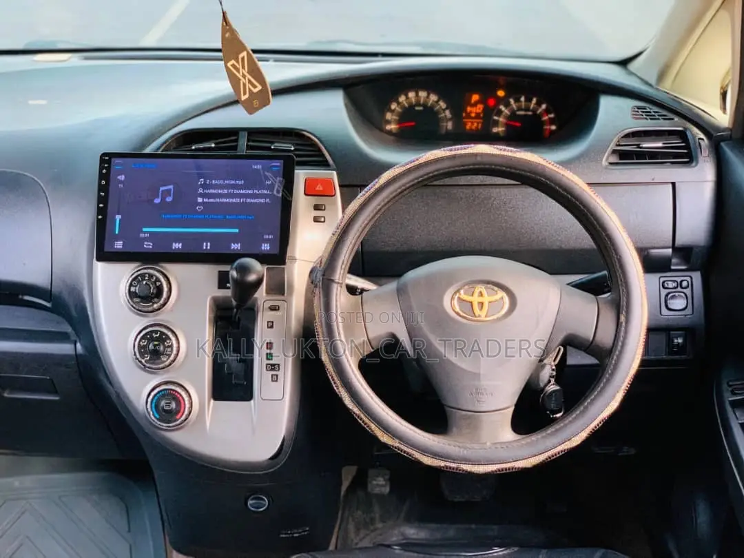 Toyota Ractis 2008 Silver