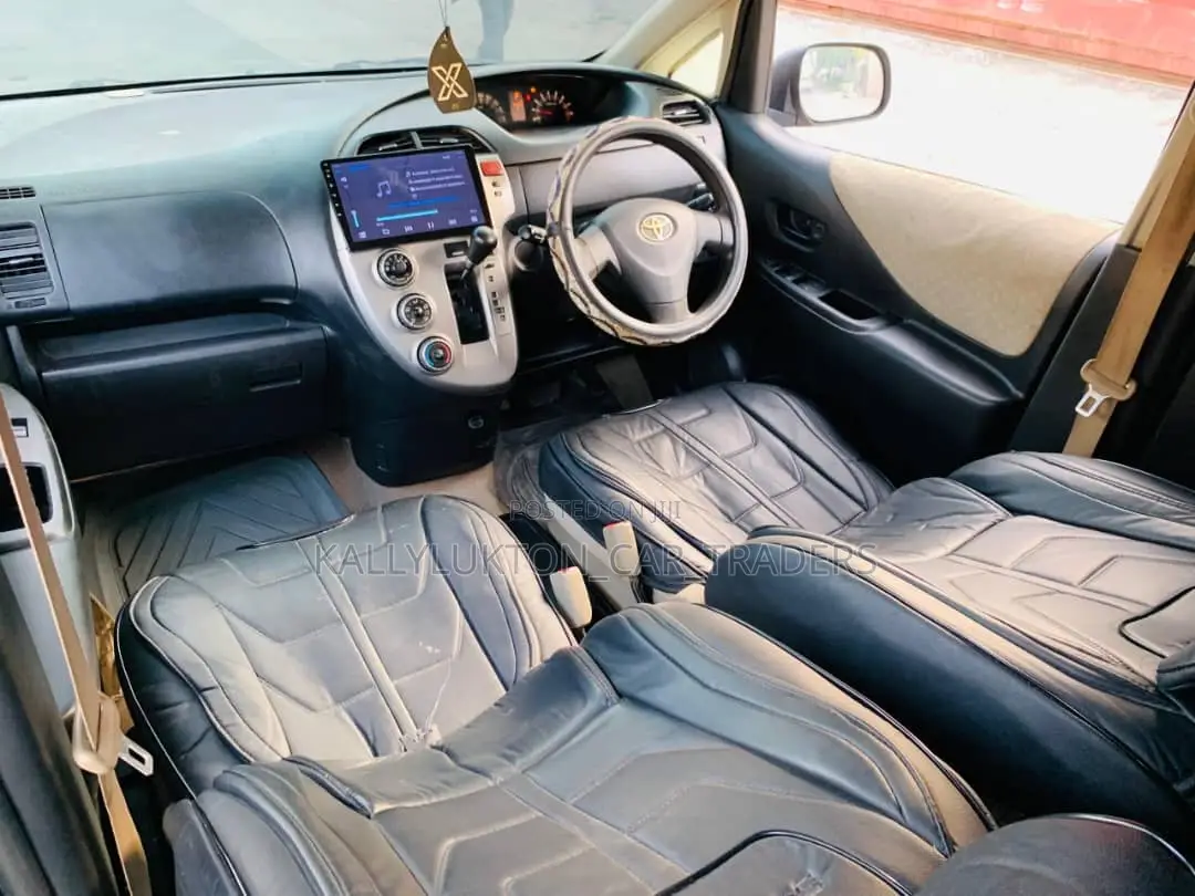 Toyota Ractis 2008 Silver