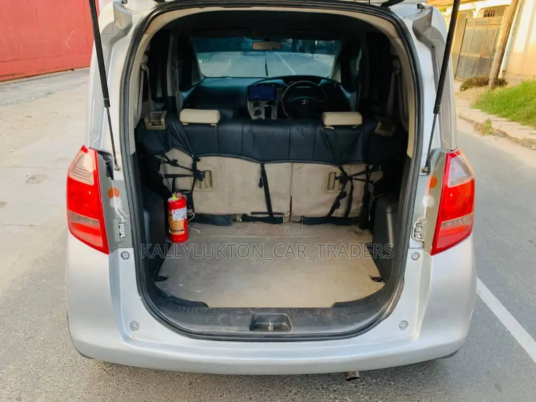 Toyota Ractis 2008 Silver