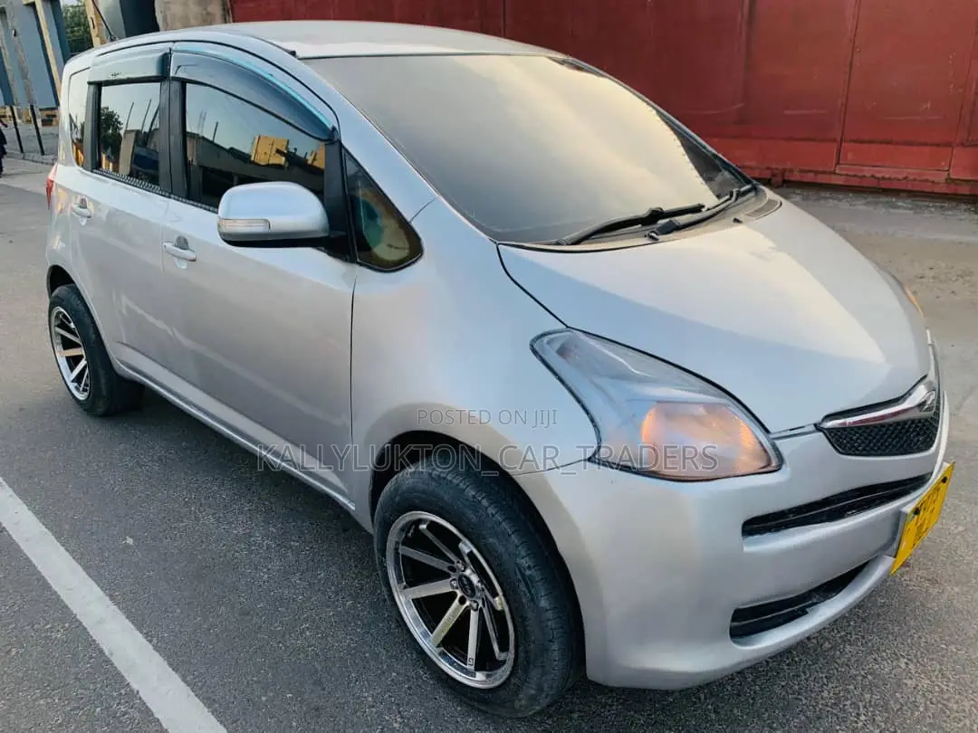 Toyota Ractis 2008 Silver