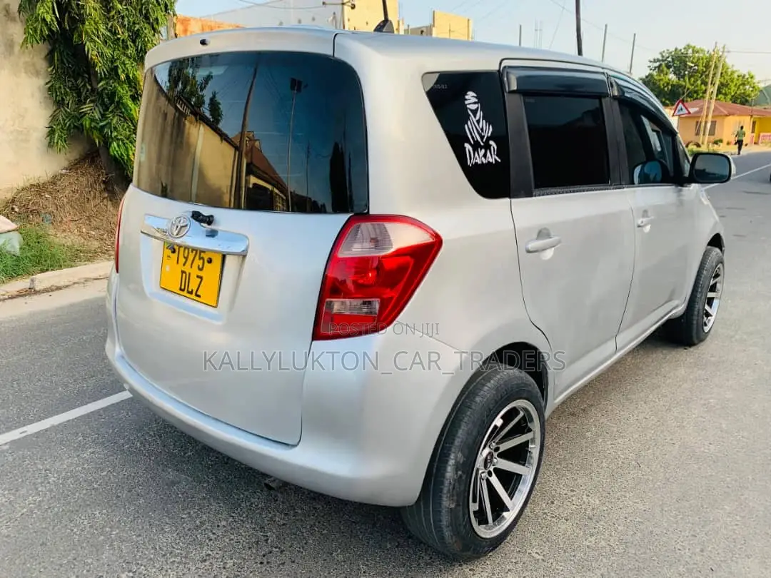 Toyota Ractis 2008 Silver
