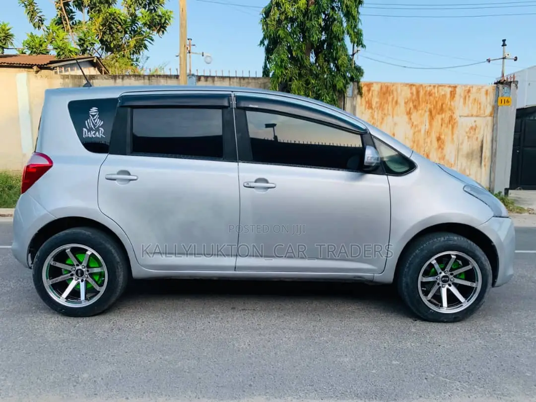Toyota Ractis 2008 Silver
